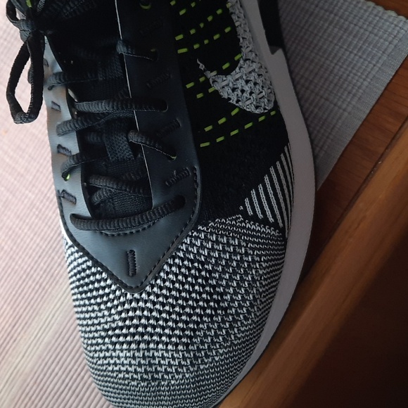 NIKE Flynit Sneakers - Picture 8 of 8